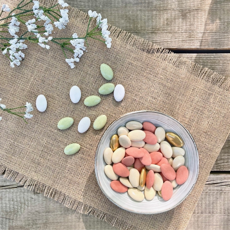 Dragées chocolat noir 70%. Choisissez vos couleurs et régalez vous.